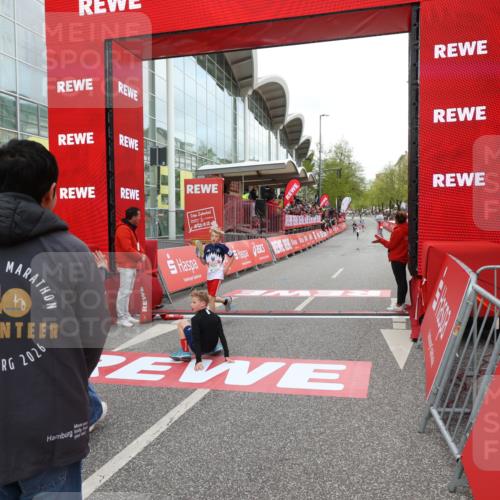25.04.2026 - Das Zehntel Strokosch-Dieckow http://msf.ph/oto/9614905 25.04.2026 08:46:44 Ziel 4017 meine-sportfotos.de