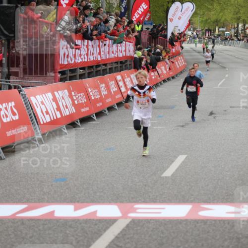 25.04.2026 - Das Zehntel Strokosch-Dieckow http://msf.ph/oto/9614915 25.04.2026 08:46:49 Ziel 4017 meine-sportfotos.de
