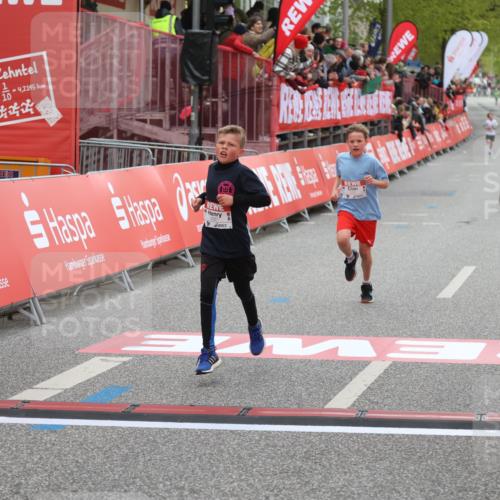 25.04.2026 - Das Zehntel Strokosch-Dieckow http://msf.ph/oto/9614986 25.04.2026 08:46:53 Ziel 1221, 2328, 3081 meine-sportfotos.de
