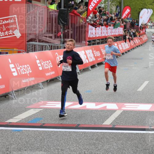 25.04.2026 - Das Zehntel Strokosch-Dieckow http://msf.ph/oto/9614991 25.04.2026 08:46:54 Ziel 1221, 2328, 3081 meine-sportfotos.de