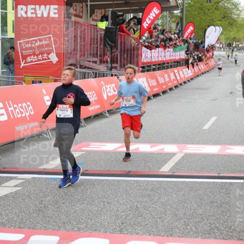 25.04.2026 - Das Zehntel Strokosch-Dieckow http://msf.ph/oto/9615018 25.04.2026 08:46:54 Ziel 1221, 2328, 3081 meine-sportfotos.de