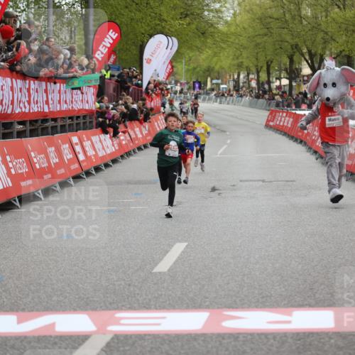 25.04.2026 - Das Zehntel Strokosch-Dieckow http://msf.ph/oto/9615611 25.04.2026 08:47:49 Ziel 1726 meine-sportfotos.de