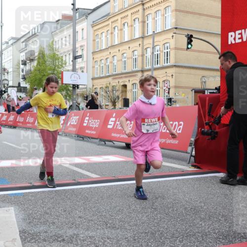 25.04.2026 - Das Zehntel Strokosch-Dieckow http://msf.ph/oto/9615752 25.04.2026 09:07:55 Ziel 1236, 1347, 1403, 1442, 2757, 3910 meine-sportfotos.de