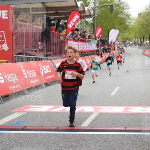 25.04.2026 - Das Zehntel Strokosch-Dieckow http://msf.ph/oto/9616163 25.04.2026 08:48:09 Ziel 2005, 2981, 3402 meine-sportfotos.de