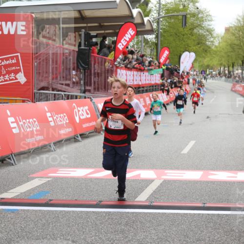 25.04.2026 - Das Zehntel Strokosch-Dieckow http://msf.ph/oto/9616177 25.04.2026 08:48:09 Ziel 2005, 2981, 3402 meine-sportfotos.de