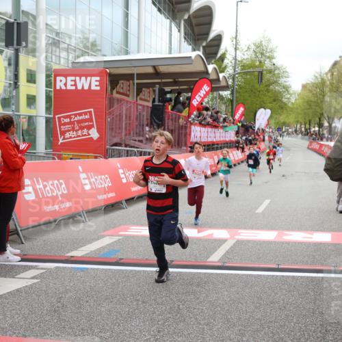 25.04.2026 - Das Zehntel Strokosch-Dieckow http://msf.ph/oto/9616206 25.04.2026 08:48:09 Ziel 2005, 2981, 3402 meine-sportfotos.de