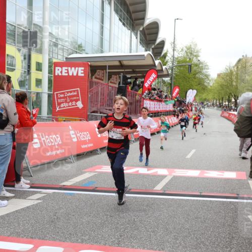25.04.2026 - Das Zehntel Strokosch-Dieckow http://msf.ph/oto/9616239 25.04.2026 08:48:10 Ziel 2005, 2981, 3402 meine-sportfotos.de