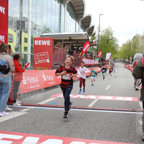 25.04.2026 - Das Zehntel Strokosch-Dieckow http://msf.ph/oto/9616261 25.04.2026 08:48:10 Ziel 2005, 2981, 3402 meine-sportfotos.de