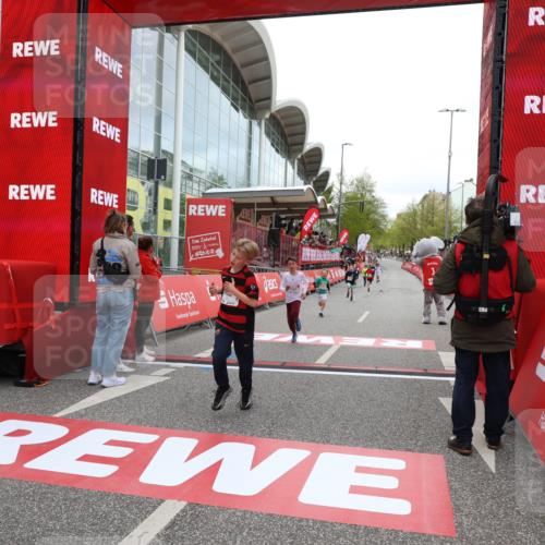 25.04.2026 - Das Zehntel Strokosch-Dieckow http://msf.ph/oto/9616296 25.04.2026 08:48:10 Ziel 2005, 2981, 3402 meine-sportfotos.de