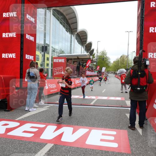 25.04.2026 - Das Zehntel Strokosch-Dieckow http://msf.ph/oto/9616347 25.04.2026 08:48:10 Ziel 2005, 2981, 3402 meine-sportfotos.de