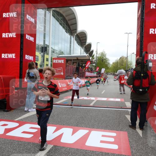 25.04.2026 - Das Zehntel Strokosch-Dieckow http://msf.ph/oto/9616415 25.04.2026 08:48:10 Ziel 2005, 2981, 3402 meine-sportfotos.de