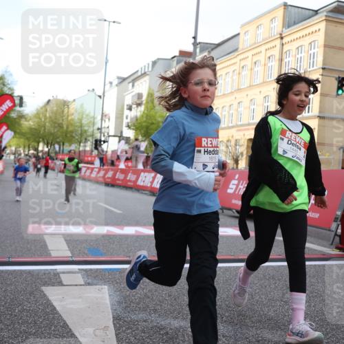 25.04.2026 - Das Zehntel Strokosch-Dieckow http://msf.ph/oto/9616543 25.04.2026 09:10:18 Ziel 1445, 1615, 1617 meine-sportfotos.de