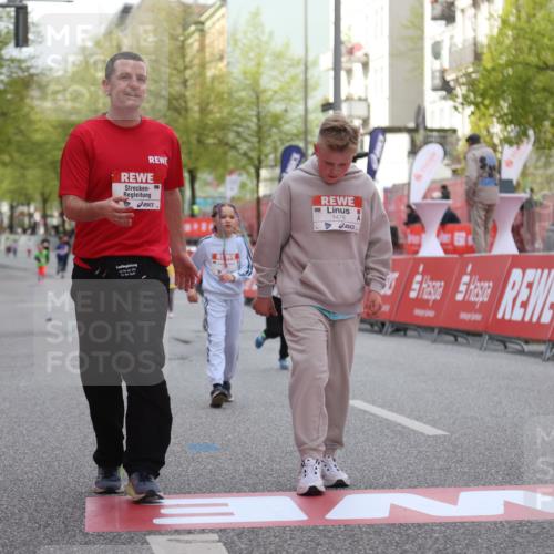 25.04.2026 - Das Zehntel Strokosch-Dieckow http://msf.ph/oto/9616689 25.04.2026 09:10:36 Ziel 1069, 1476, 2535, 3754, 3772 meine-sportfotos.de