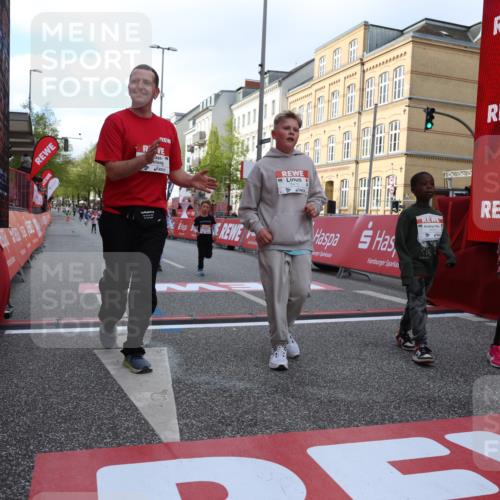 25.04.2026 - Das Zehntel Strokosch-Dieckow http://msf.ph/oto/9616815 25.04.2026 09:10:38 Ziel 1069, 1476, 2186, 2535, 3754, 3772 meine-sportfotos.de