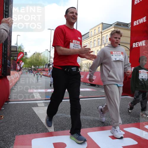 25.04.2026 - Das Zehntel Strokosch-Dieckow http://msf.ph/oto/9616870 25.04.2026 09:10:39 Ziel 1069, 1476, 2186, 2535, 3754, 3772 meine-sportfotos.de