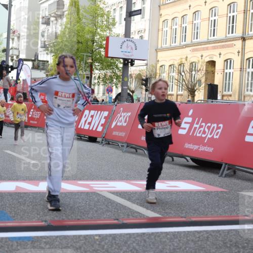 25.04.2026 - Das Zehntel Strokosch-Dieckow http://msf.ph/oto/9616936 25.04.2026 09:10:42 Ziel 1069, 1486, 2182, 2186, 2243, 2535 meine-sportfotos.de