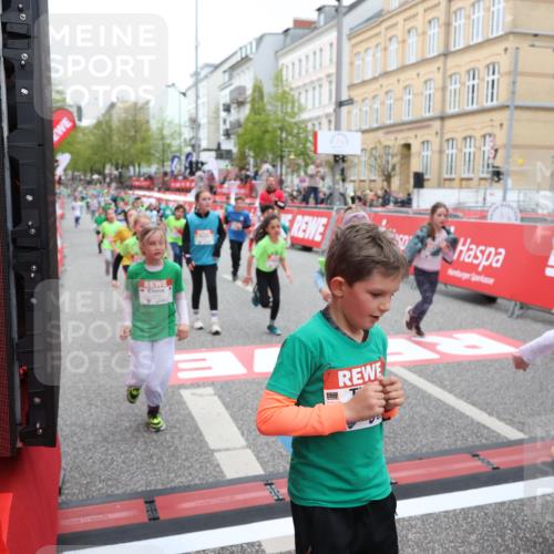 25.04.2026 - Das Zehntel Strokosch-Dieckow http://msf.ph/oto/9617210 25.04.2026 11:01:09 Ziel 5197, 5200, 5204, 5208, 5218, 5236, 5436, 5439, 5538, 5574, 5681, 5835, 5841, 5842, 5844, 5852, 5900, 6179, 6314, 6344, 6384, 6633, 6650, 6853, 7015, 7045, 7275, 7283, 7338, 7730, 7775, 7819, 7846, 8017 meine-sportfotos.de