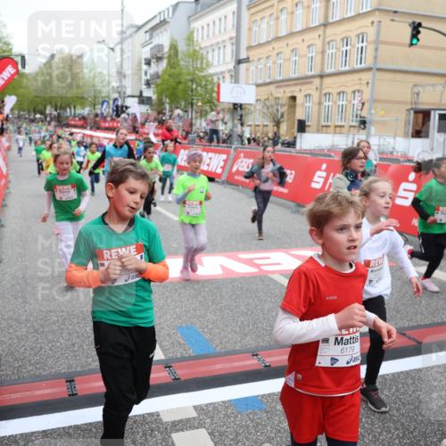 25.04.2026 - Das Zehntel Strokosch-Dieckow http://msf.ph/oto/9617240 25.04.2026 11:01:08 Ziel 5197, 5200, 5204, 5208, 5236, 5436, 5439, 5538, 5574, 5681, 5841, 5842, 5844, 5900, 5983, 6179, 6314, 6384, 6633, 6650, 6853, 7015, 7045, 7275, 7283, 7338, 7730, 7775, 7819, 7846, 8017 meine-sportfotos.de