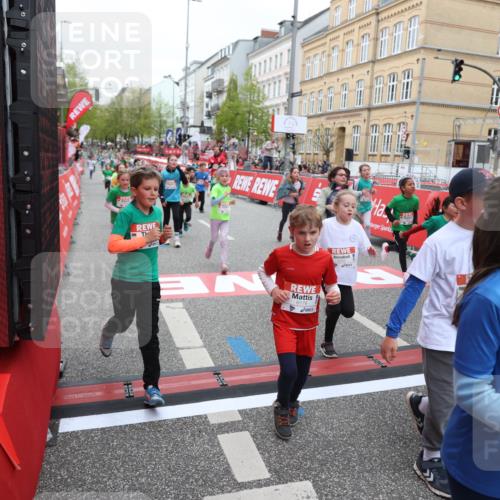 25.04.2026 - Das Zehntel Strokosch-Dieckow http://msf.ph/oto/9617292 25.04.2026 11:01:08 Ziel 5197, 5200, 5204, 5208, 5236, 5436, 5439, 5538, 5574, 5681, 5841, 5842, 5844, 5900, 5983, 6179, 6314, 6384, 6633, 6650, 6853, 7015, 7045, 7275, 7283, 7338, 7730, 7775, 7819, 7846, 8017 meine-sportfotos.de