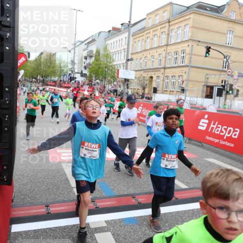 25.04.2026 - Das Zehntel Strokosch-Dieckow http://msf.ph/oto/9617386 25.04.2026 11:01:06 Ziel 5045, 5200, 5204, 5208, 5389, 5436, 5439, 5538, 5541, 5574, 5681, 5841, 5842, 5844, 5983, 6179, 6314, 6362, 6366, 6384, 6390, 6516, 6633, 6853, 6872, 6896, 7015, 7045, 7329, 7338, 7521, 7730, 7775, 7819 meine-sportfotos.de