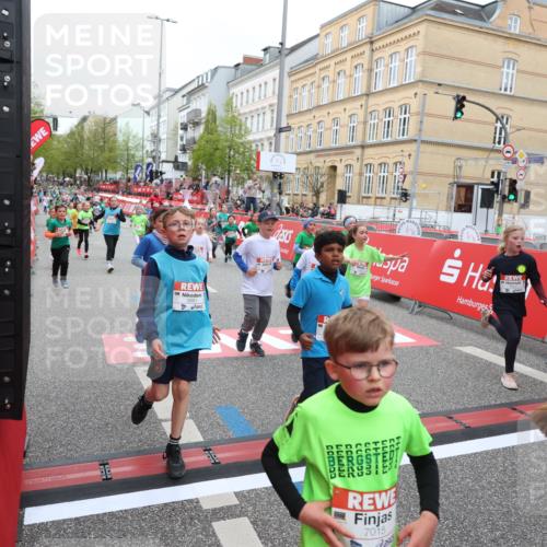 25.04.2026 - Das Zehntel Strokosch-Dieckow http://msf.ph/oto/9617406 25.04.2026 11:01:06 Ziel 5045, 5200, 5204, 5208, 5389, 5436, 5439, 5538, 5541, 5574, 5681, 5841, 5842, 5844, 5983, 6179, 6314, 6362, 6366, 6384, 6390, 6516, 6633, 6853, 6872, 6896, 7015, 7045, 7329, 7338, 7521, 7730, 7775, 7819 meine-sportfotos.de