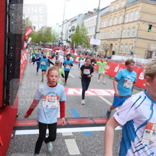25.04.2026 - Das Zehntel Strokosch-Dieckow http://msf.ph/oto/9617541 25.04.2026 11:01:04 Ziel 5045, 5200, 5208, 5389, 5436, 5538, 5541, 5574, 5681, 5983, 6314, 6362, 6366, 6384, 6390, 6492, 6516, 6633, 6648, 6853, 6872, 6896, 7015, 7029, 7045, 7098, 7119, 7329, 7338, 7346, 7521, 7730, 7850 meine-sportfotos.de