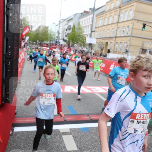 25.04.2026 - Das Zehntel Strokosch-Dieckow http://msf.ph/oto/9617549 25.04.2026 11:01:04 Ziel 5045, 5200, 5208, 5389, 5436, 5538, 5541, 5574, 5681, 5983, 6314, 6362, 6366, 6384, 6390, 6492, 6516, 6633, 6648, 6853, 6872, 6896, 7015, 7029, 7045, 7098, 7119, 7329, 7338, 7346, 7521, 7730, 7850 meine-sportfotos.de