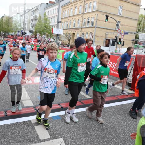 25.04.2026 - Das Zehntel Strokosch-Dieckow http://msf.ph/oto/9617648 25.04.2026 11:01:04 Ziel 5045, 5200, 5208, 5389, 5436, 5538, 5541, 5574, 5681, 5983, 6314, 6362, 6366, 6384, 6390, 6492, 6516, 6633, 6648, 6853, 6872, 6896, 7015, 7029, 7045, 7098, 7119, 7329, 7338, 7346, 7521, 7730, 7850 meine-sportfotos.de