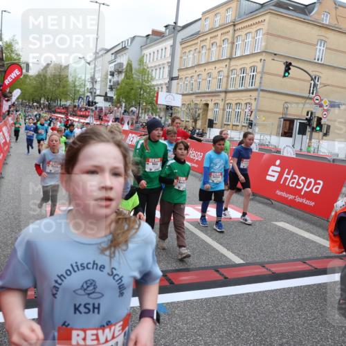 25.04.2026 - Das Zehntel Strokosch-Dieckow http://msf.ph/oto/9617773 25.04.2026 11:01:03 Ziel 5045, 5155, 5163, 5389, 5436, 5538, 5541, 5574, 5681, 5983, 6214, 6320, 6362, 6366, 6384, 6390, 6492, 6516, 6631, 6648, 6872, 6896, 7015, 7029, 7045, 7098, 7119, 7329, 7338, 7346, 7376, 7521, 7730, 7850 meine-sportfotos.de