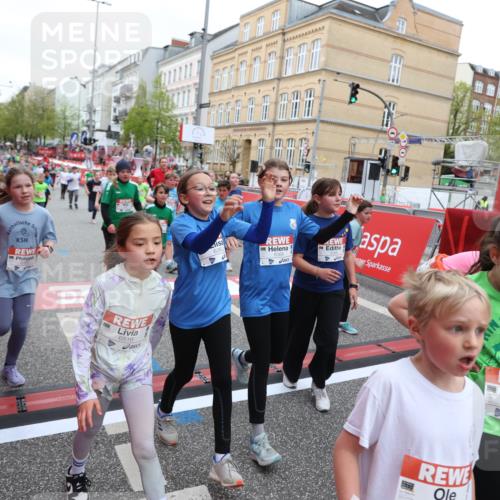25.04.2026 - Das Zehntel Strokosch-Dieckow http://msf.ph/oto/9617888 25.04.2026 11:01:01 Ziel 5045, 5094, 5155, 5163, 5389, 5408, 5436, 5438, 5538, 5541, 5983, 6214, 6218, 6320, 6362, 6366, 6384, 6390, 6492, 6516, 6572, 6631, 6648, 6872, 6896, 6975, 7029, 7098, 7119, 7329, 7346, 7376, 7411, 7521, 7730, 7850 meine-sportfotos.de
