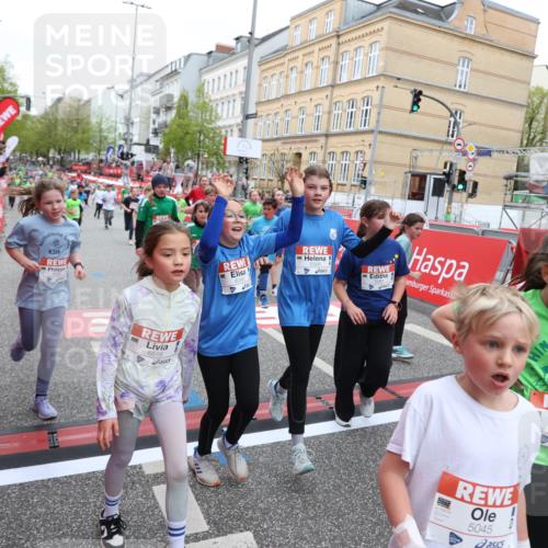 25.04.2026 - Das Zehntel Strokosch-Dieckow http://msf.ph/oto/9617898 25.04.2026 11:01:01 Ziel 5045, 5094, 5155, 5163, 5389, 5408, 5436, 5438, 5538, 5541, 5983, 6214, 6218, 6320, 6362, 6366, 6384, 6390, 6492, 6516, 6572, 6631, 6648, 6872, 6896, 6975, 7029, 7098, 7119, 7329, 7346, 7376, 7411, 7521, 7730, 7850 meine-sportfotos.de