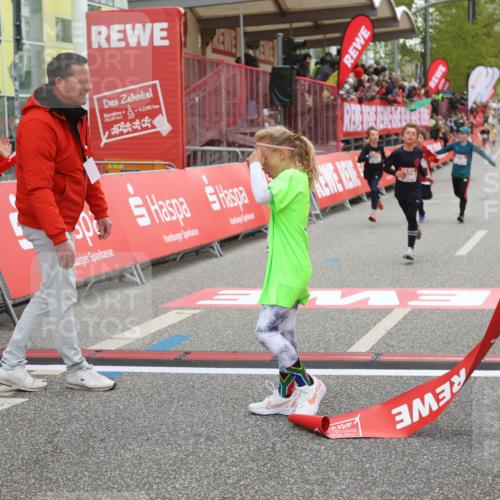 25.04.2026 - Das Zehntel Strokosch-Dieckow http://msf.ph/oto/9618005 25.04.2026 08:48:42 Ziel 1519, 3107, 3394, 3408, 3410 meine-sportfotos.de