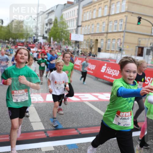 25.04.2026 - Das Zehntel Strokosch-Dieckow http://msf.ph/oto/9618047 25.04.2026 11:01:00 Ziel 5045, 5094, 5155, 5163, 5358, 5389, 5408, 5438, 5541, 5983, 6214, 6218, 6320, 6362, 6366, 6390, 6492, 6516, 6572, 6631, 6648, 6872, 6896, 6975, 7029, 7098, 7119, 7329, 7346, 7376, 7411, 7521, 7850, 7876 meine-sportfotos.de