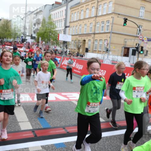 25.04.2026 - Das Zehntel Strokosch-Dieckow http://msf.ph/oto/9618067 25.04.2026 11:01:00 Ziel 5045, 5094, 5155, 5163, 5358, 5389, 5408, 5438, 5541, 5983, 6214, 6218, 6320, 6362, 6366, 6390, 6492, 6516, 6572, 6631, 6648, 6872, 6896, 6975, 7029, 7098, 7119, 7329, 7346, 7376, 7411, 7521, 7850, 7876 meine-sportfotos.de