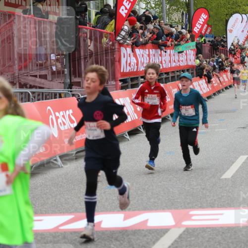 25.04.2026 - Das Zehntel Strokosch-Dieckow http://msf.ph/oto/9618080 25.04.2026 08:48:43 Ziel 1519, 3107, 3394, 3408, 3410 meine-sportfotos.de