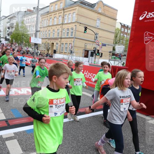 25.04.2026 - Das Zehntel Strokosch-Dieckow http://msf.ph/oto/9618092 25.04.2026 11:00:59 Ziel 5045, 5094, 5155, 5163, 5297, 5301, 5358, 5389, 5408, 5438, 5541, 5767, 6214, 6218, 6305, 6306, 6320, 6362, 6366, 6390, 6492, 6516, 6572, 6631, 6648, 6872, 6896, 6975, 7029, 7098, 7119, 7329, 7346, 7376, 7411, 7521, 7850, 7876 meine-sportfotos.de