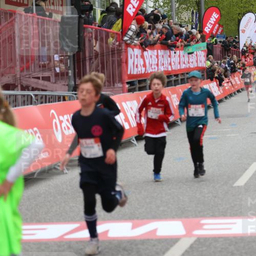 25.04.2026 - Das Zehntel Strokosch-Dieckow http://msf.ph/oto/9618095 25.04.2026 08:48:43 Ziel 1519, 3107, 3394, 3408, 3410 meine-sportfotos.de