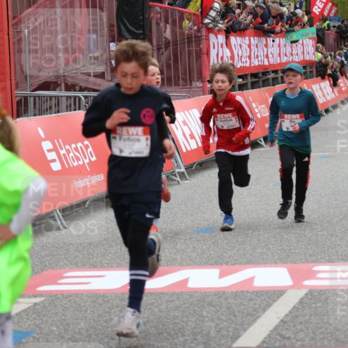 25.04.2026 - Das Zehntel Strokosch-Dieckow http://msf.ph/oto/9618118 25.04.2026 08:48:43 Ziel 1519, 3107, 3394, 3408, 3410 meine-sportfotos.de