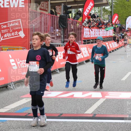 25.04.2026 - Das Zehntel Strokosch-Dieckow http://msf.ph/oto/9618126 25.04.2026 08:48:44 Ziel 1519, 3107, 3394, 3408, 3410 meine-sportfotos.de