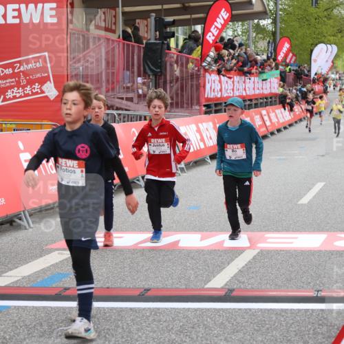25.04.2026 - Das Zehntel Strokosch-Dieckow http://msf.ph/oto/9618144 25.04.2026 08:48:44 Ziel 1519, 3107, 3394, 3408, 3410 meine-sportfotos.de