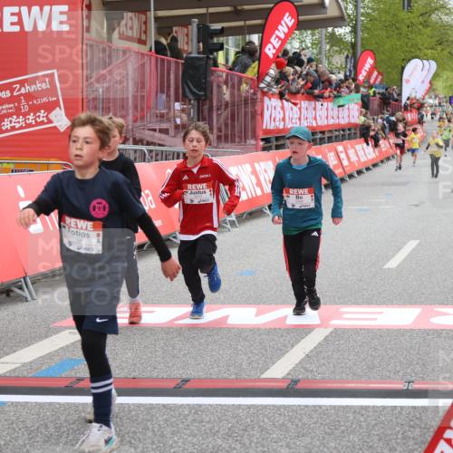 25.04.2026 - Das Zehntel Strokosch-Dieckow http://msf.ph/oto/9618153 25.04.2026 08:48:44 Ziel 1519, 3107, 3394, 3408, 3410 meine-sportfotos.de