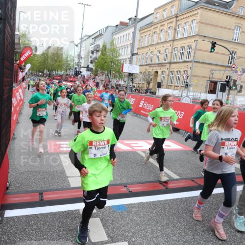 25.04.2026 - Das Zehntel Strokosch-Dieckow http://msf.ph/oto/9618162 25.04.2026 11:00:59 Ziel 5045, 5094, 5155, 5163, 5297, 5301, 5358, 5389, 5408, 5438, 5541, 5767, 6214, 6218, 6305, 6306, 6320, 6362, 6366, 6390, 6492, 6516, 6572, 6631, 6648, 6872, 6896, 6975, 7029, 7098, 7119, 7329, 7346, 7376, 7411, 7521, 7850, 7876 meine-sportfotos.de