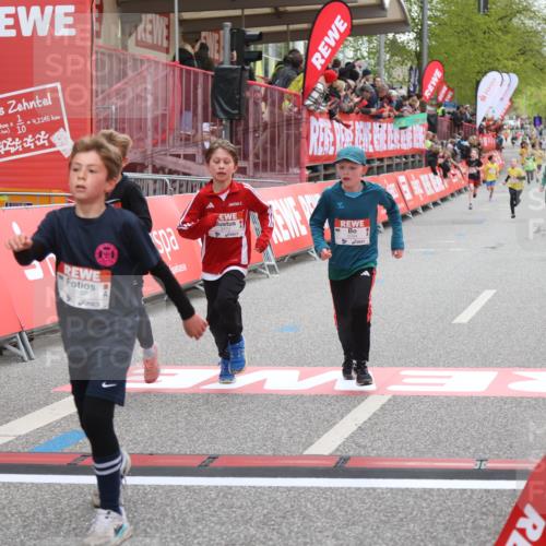 25.04.2026 - Das Zehntel Strokosch-Dieckow http://msf.ph/oto/9618165 25.04.2026 08:48:44 Ziel 1519, 3107, 3394, 3408, 3410 meine-sportfotos.de