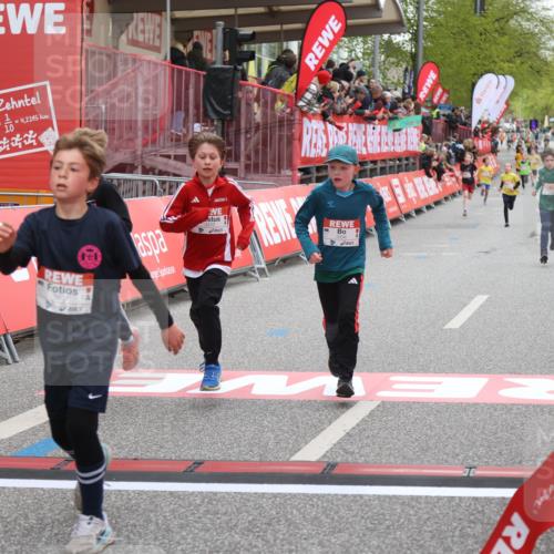 25.04.2026 - Das Zehntel Strokosch-Dieckow http://msf.ph/oto/9618174 25.04.2026 08:48:44 Ziel 1519, 3107, 3394, 3408, 3410 meine-sportfotos.de