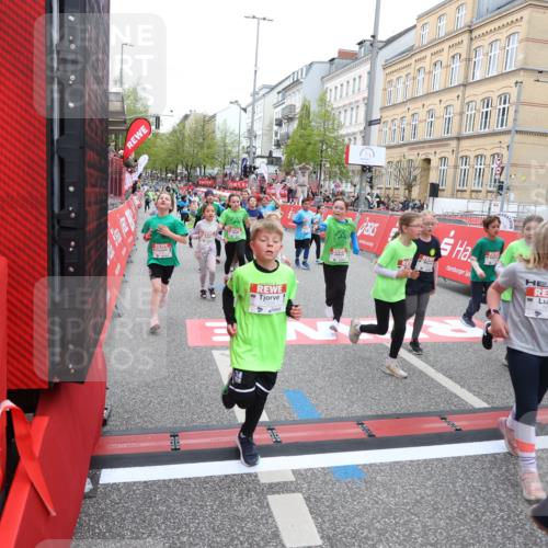 25.04.2026 - Das Zehntel Strokosch-Dieckow http://msf.ph/oto/9618204 25.04.2026 11:00:59 Ziel 5045, 5094, 5155, 5163, 5297, 5301, 5358, 5389, 5408, 5438, 5541, 5767, 6214, 6218, 6305, 6306, 6320, 6362, 6366, 6390, 6492, 6516, 6572, 6631, 6648, 6872, 6896, 6975, 7029, 7098, 7119, 7329, 7346, 7376, 7411, 7521, 7850, 7876 meine-sportfotos.de