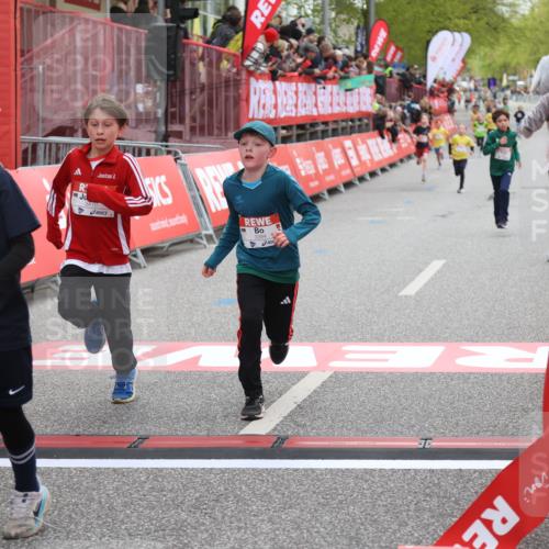 25.04.2026 - Das Zehntel Strokosch-Dieckow http://msf.ph/oto/9618208 25.04.2026 08:48:44 Ziel 1519, 3107, 3394, 3408, 3410 meine-sportfotos.de