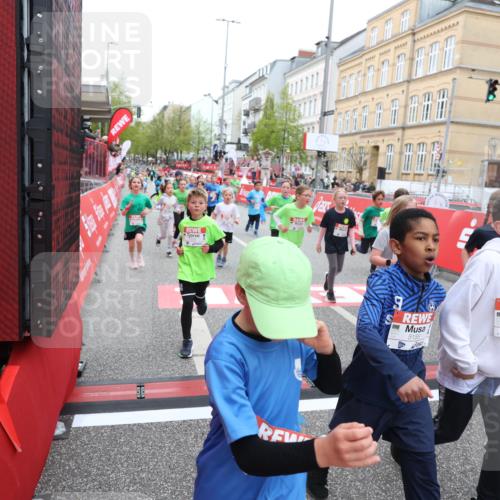 25.04.2026 - Das Zehntel Strokosch-Dieckow http://msf.ph/oto/9618243 25.04.2026 11:00:58 Ziel 5045, 5094, 5155, 5163, 5297, 5301, 5358, 5408, 5438, 5541, 5767, 6214, 6218, 6270, 6274, 6305, 6306, 6320, 6492, 6516, 6572, 6631, 6648, 6896, 6975, 7029, 7076, 7081, 7098, 7119, 7329, 7346, 7376, 7411, 7850, 7876 meine-sportfotos.de