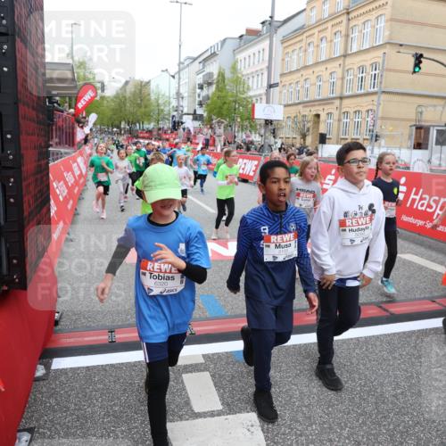 25.04.2026 - Das Zehntel Strokosch-Dieckow http://msf.ph/oto/9618269 25.04.2026 11:00:58 Ziel 5045, 5094, 5155, 5163, 5297, 5301, 5358, 5408, 5438, 5541, 5767, 6214, 6218, 6270, 6274, 6305, 6306, 6320, 6492, 6516, 6572, 6631, 6648, 6896, 6975, 7029, 7076, 7081, 7098, 7119, 7329, 7346, 7376, 7411, 7850, 7876 meine-sportfotos.de