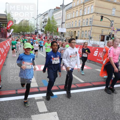 25.04.2026 - Das Zehntel Strokosch-Dieckow http://msf.ph/oto/9618298 25.04.2026 11:00:57 Ziel 5094, 5155, 5163, 5164, 5297, 5301, 5358, 5408, 5438, 5460, 5767, 6214, 6218, 6270, 6274, 6305, 6306, 6320, 6427, 6492, 6572, 6608, 6631, 6648, 6975, 7029, 7076, 7081, 7098, 7119, 7346, 7376, 7411, 7850, 7876 meine-sportfotos.de