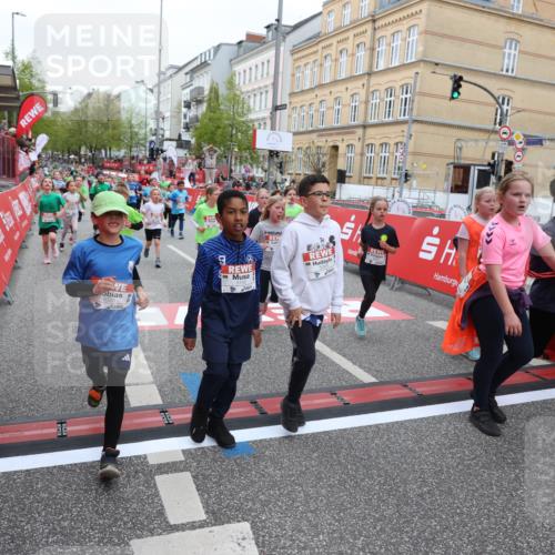 25.04.2026 - Das Zehntel Strokosch-Dieckow http://msf.ph/oto/9618312 25.04.2026 11:00:57 Ziel 5094, 5155, 5163, 5164, 5297, 5301, 5358, 5408, 5438, 5460, 5767, 6214, 6218, 6270, 6274, 6305, 6306, 6320, 6427, 6492, 6572, 6608, 6631, 6648, 6975, 7029, 7076, 7081, 7098, 7119, 7346, 7376, 7411, 7850, 7876 meine-sportfotos.de